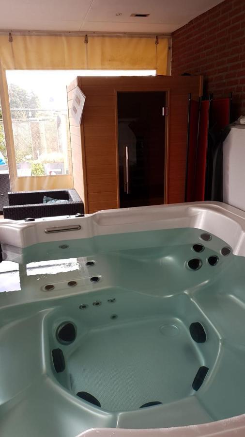 Het Gildehuis Met Sauna En Jacuzzi Stevensweert 외부 사진